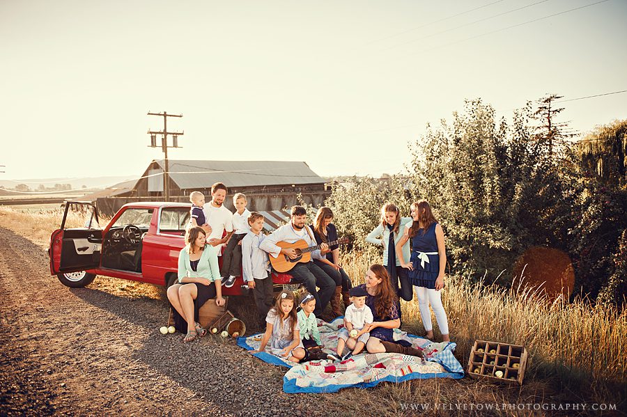 Family of 13 :: Washington Lifestyle Family Photographer » VELVET OWL